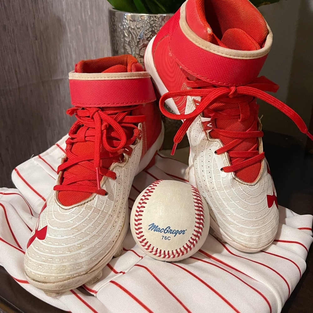 Boys Under Armour BH Baseball Cleats